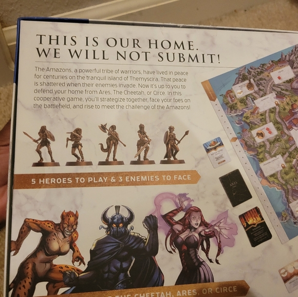 DC Comics Wonder Woman: Challenge of the Amazons Board Game - Picture 2 of 4